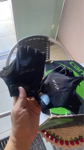CAPACETE CANNONDALE E LUVA