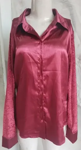 Blusa vinho com mangas em veludo