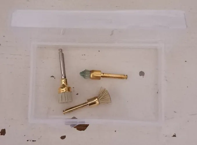 Escovas de Carbeto de Silício para polimento odontológico