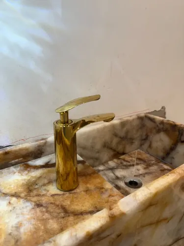 Vendo torneira dourada !