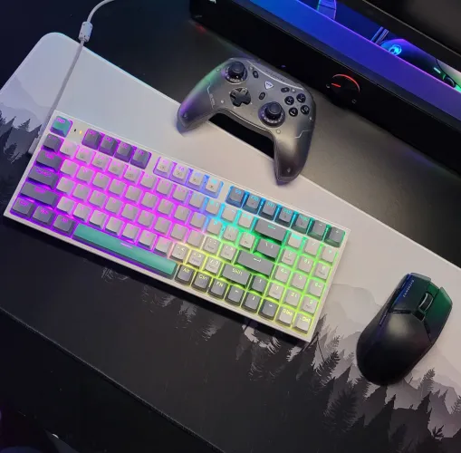 Teclado Mecânico RGB