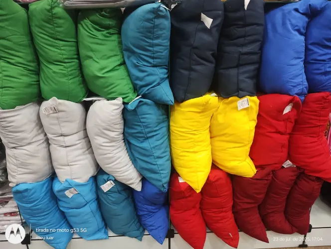 Almofadas coloridas decorativas