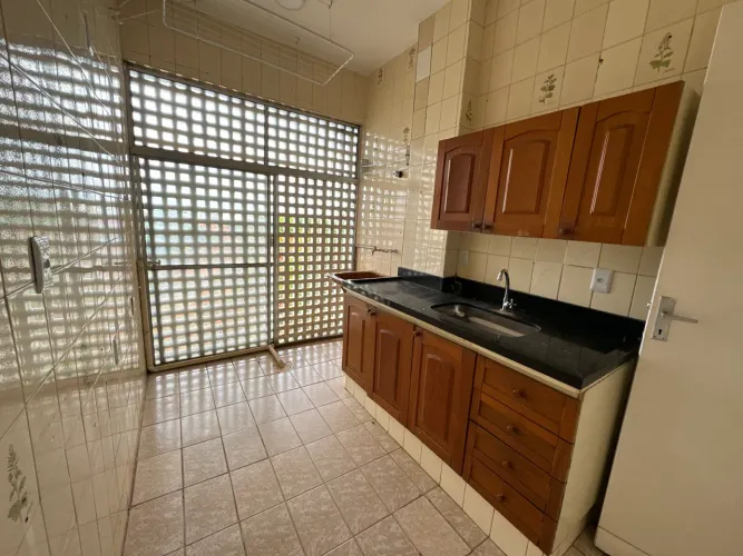 Apartamento na Asa Sul com vista livre e elevador.