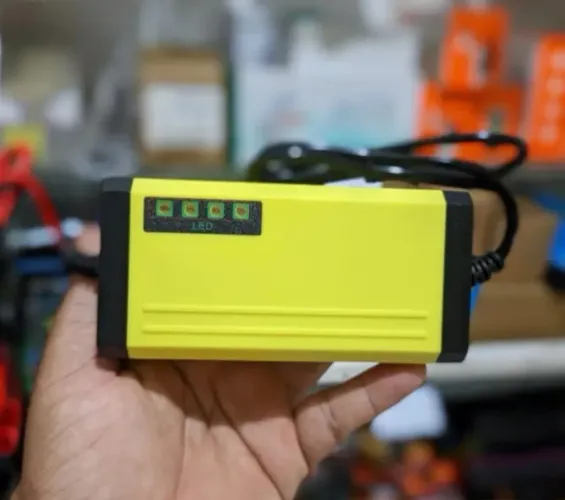 Carregador de bateria  moto/carro 