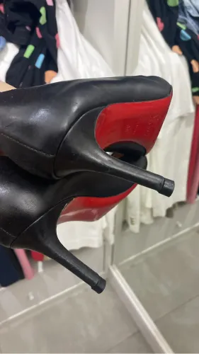 Scarpin preto Christian Louboutin