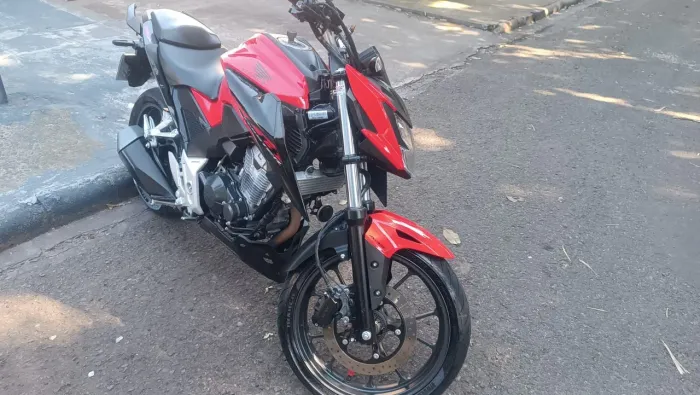 Cb Twister 2023 ABS muito nova apenas 5400km