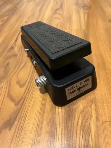 wah wah behringer muito novo