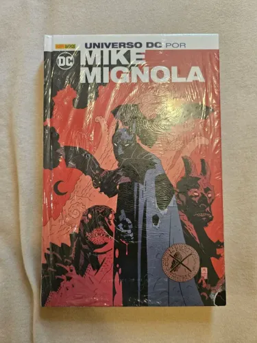 Universo DC por Mike Mignola - HQ - Lacrado