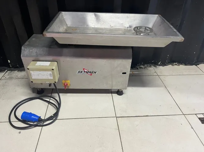 Máquina de moer carne Skymsen