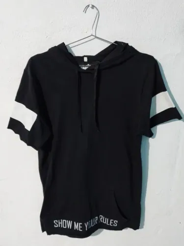 Camiseta com Touca Tamanho: P Cor: Preto - City S-Urban