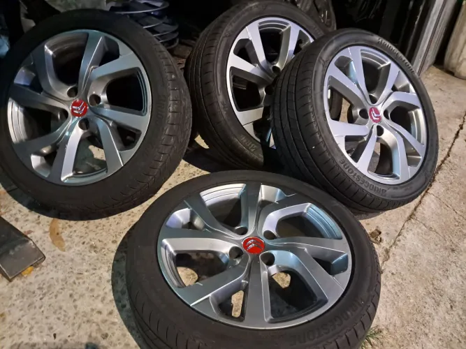Jogo de rodas Citroen aro 17 modelo Ds3 grafite com Pneu 215 45 17 Bridgestone jogo