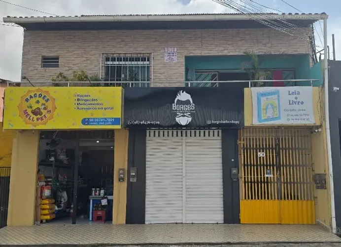 Vendo Casa 3 Pavimentos Nascente na Vicente Fialho com 02 Pontos Comerciais + 04 Flats