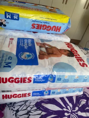 Vendo 5 pacotes de fraldas M