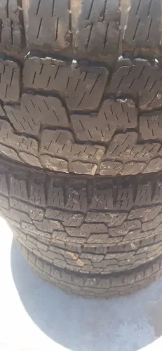 Vendo quatro pneus de trilha usado