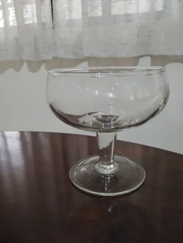 Taça de vidro para sobremesa