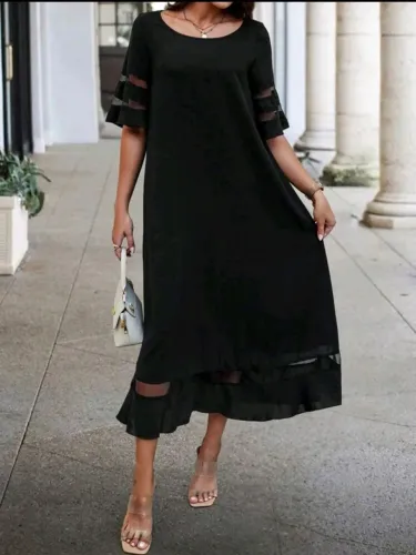 Vestido Preto com Detalhes em Renda soltinho no corpo