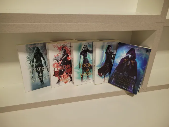 Livro 1 ao 4 trono de vidro + extra