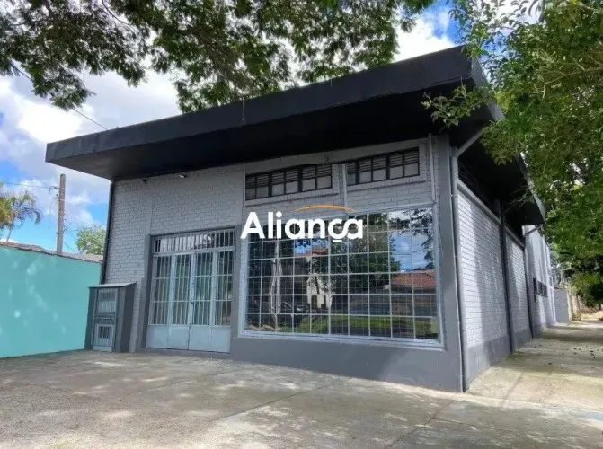 Ponto Comercial para aluguel com cozinha, mezanino e 2 banheiros no bairro Cristal/Camaquã