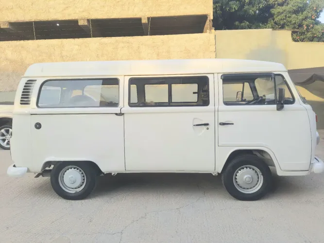 VOLKSWAGEN KOMBI 1.4 MI 8v FLEX-RARIDADE