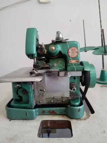 Máquina de costura overloque 