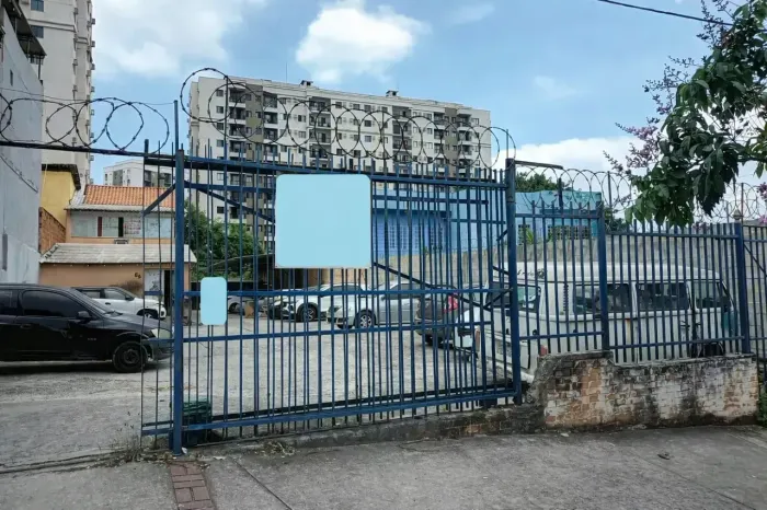 Garagem para venda com 650 metros quadrados em Del Castilho - Rio de Janeiro - Rio de Jane
