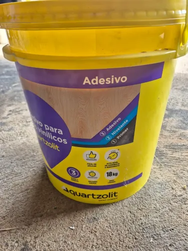 Adesivo para piso vinilico Quartzolit balde 18l