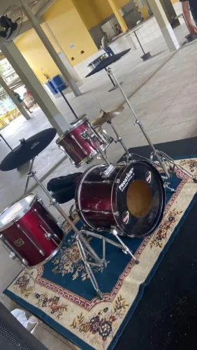 Vendo bateria pearl export anos 90!