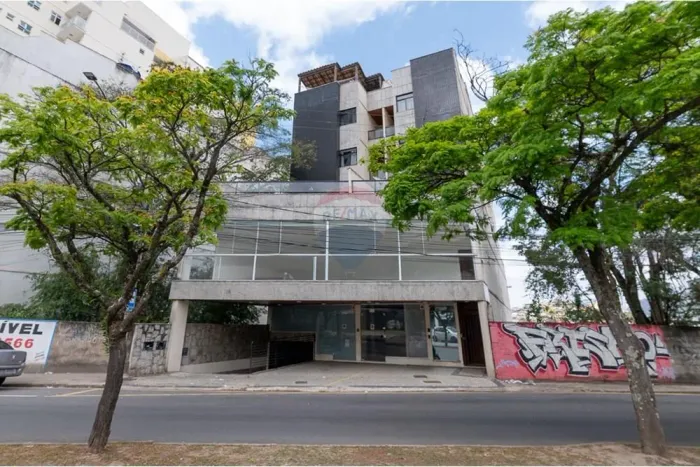 Loja para alugar em Juiz de Fora, Av. Rio Branco 233 m², escritórios, banheiros e copa