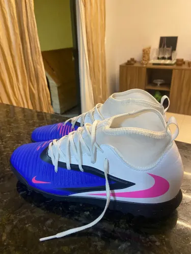 Chuteira society Nike Phantom high 6 club
