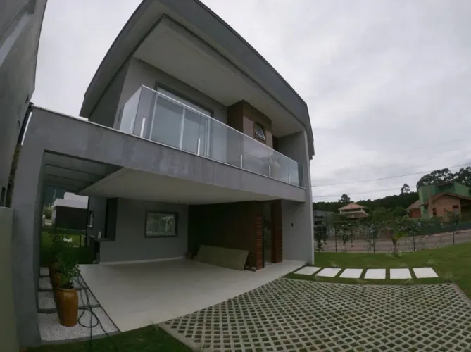 CASA EM CONDOMINIO DE LUXO