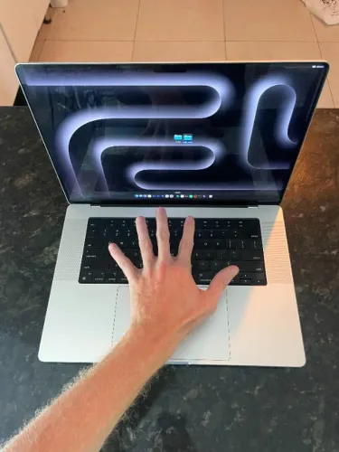 MacBook Pro 16" M1 Pro | 16GB RAM | 512GB SSD
