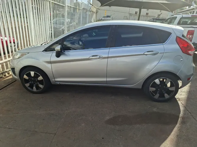 Ford Fiesta SE 1.6 16V Flex 5P 2012