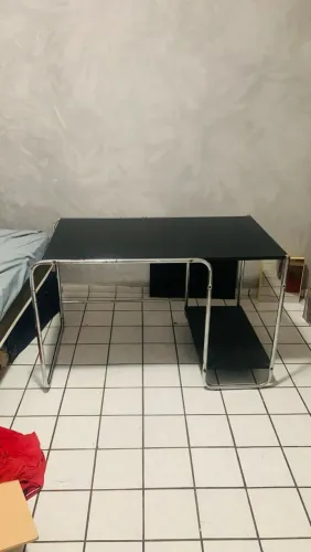 Mesa de computador resistente