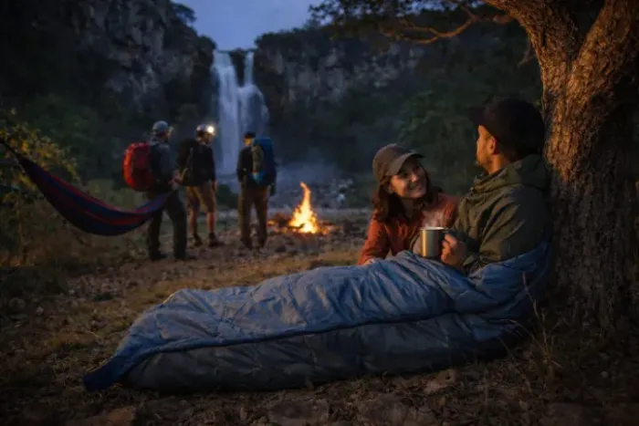 Saco de Dormir, marca Lafuma, 200 X 75 cm, limite 10º C, abre como edredon de casal.
