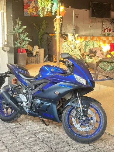 Vendo Yamaha R3 azul - baixo km