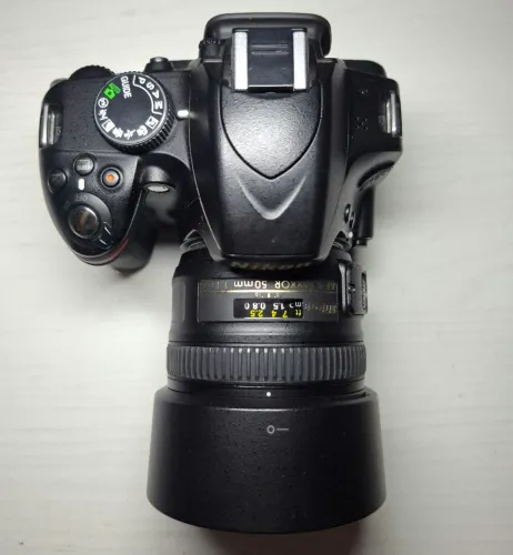 Camera nikon d3200 com lente 50mm nikon f1.8 e flash sb700 nikon