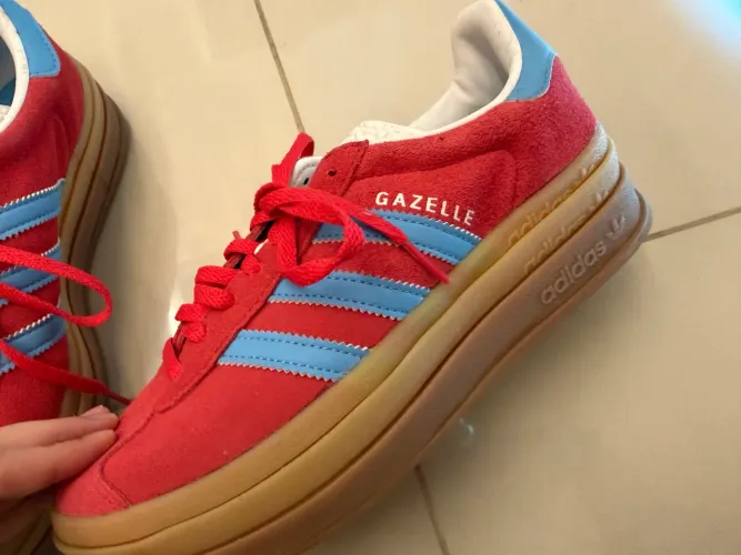 Tenis Adidas Gazelle - Vermelho e Azul