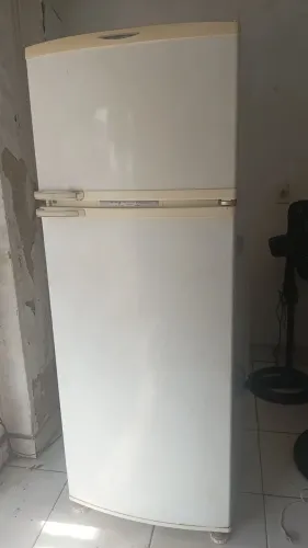 vendo frosfrey grande nao e nova foncionando bonitinha