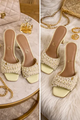 Sandália da Carmen Steffens em pérolas 