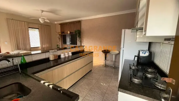 Casa p/ Locação - MOBILIADO, 2 quartos, 65m², 1 vaga - Res São Francisco