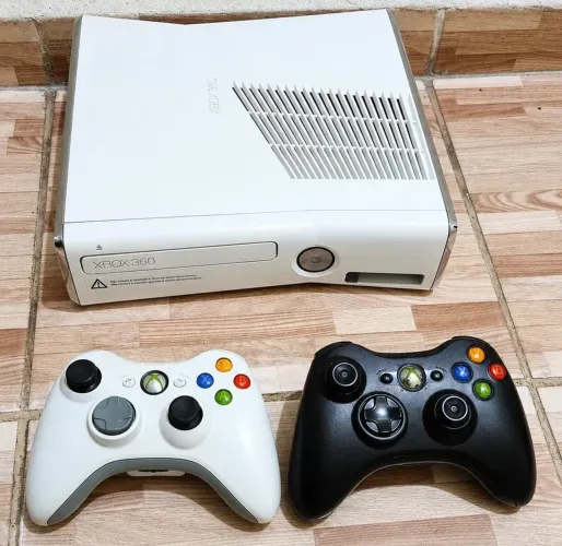 Xbox 360 Slim branco desbloqueado