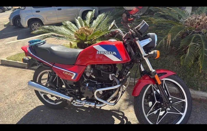 CB 450/86 40.000 km , comprada em 1988 - minha a 40 anos muito nova