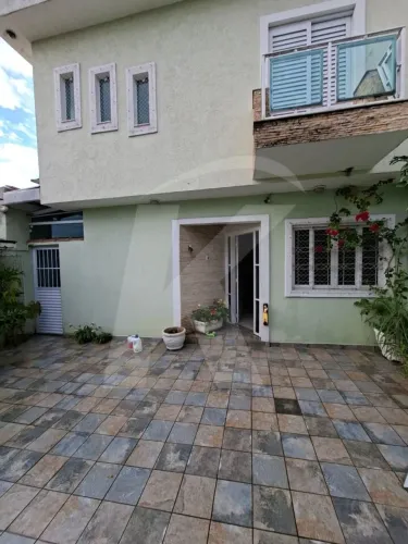 Sobrado residencial e comercial localizado na Avenida Major Dantas no bairro da Vila Gusta