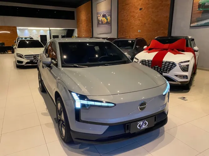 Volvo EX30 E60 Core (elétrico) 2024