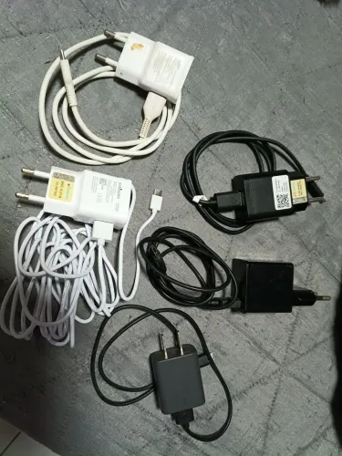 Vendo carregadores original Samsung e Motorola