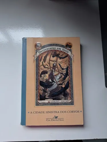 Livro A cidade sinistra dos corvos - desventuras em série