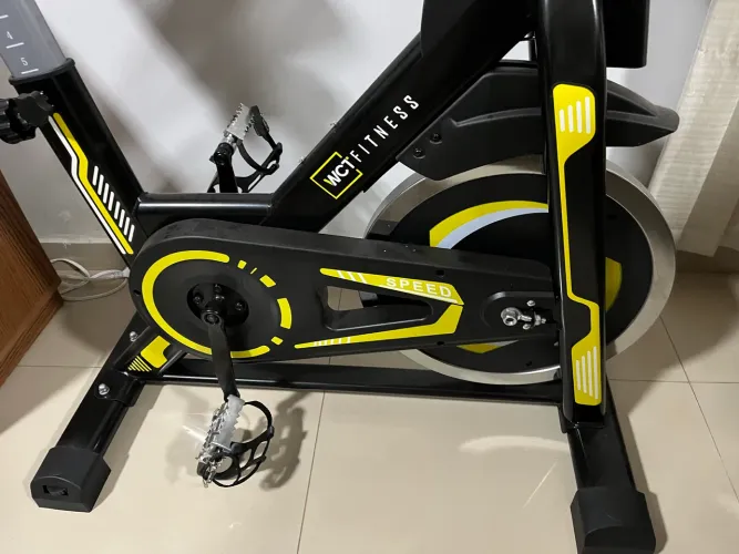 Bicicleta spinning com roda de inércia de 13kg WCT fitness