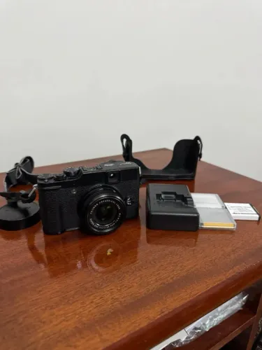Fujifilm X10 Compacta Premium + Acessórios (Estilo Retrô)
