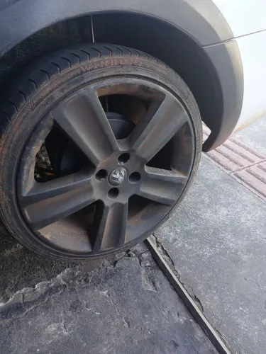 Troco rodas 17 em rodas originais pra saveiro 