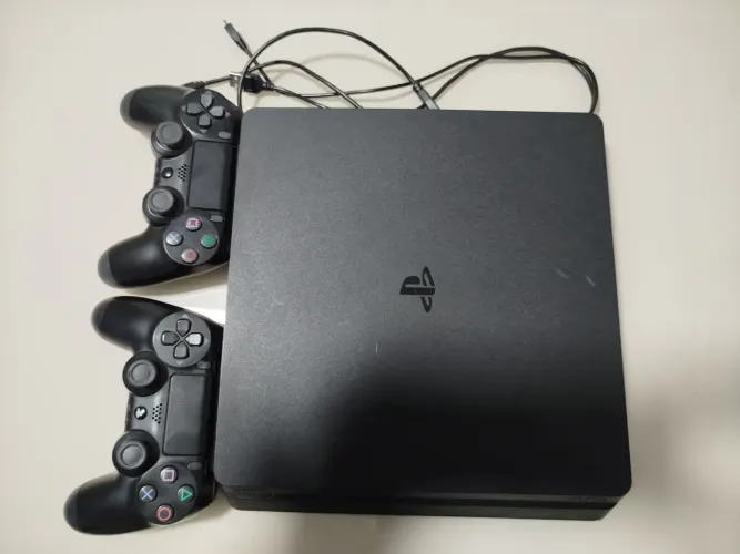 Playstation 4 slim 500gb + 2 controles (1 original) excelente.